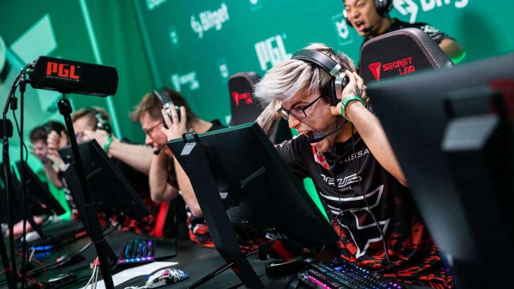 Twistzz criticizes players who switched to VALORANT