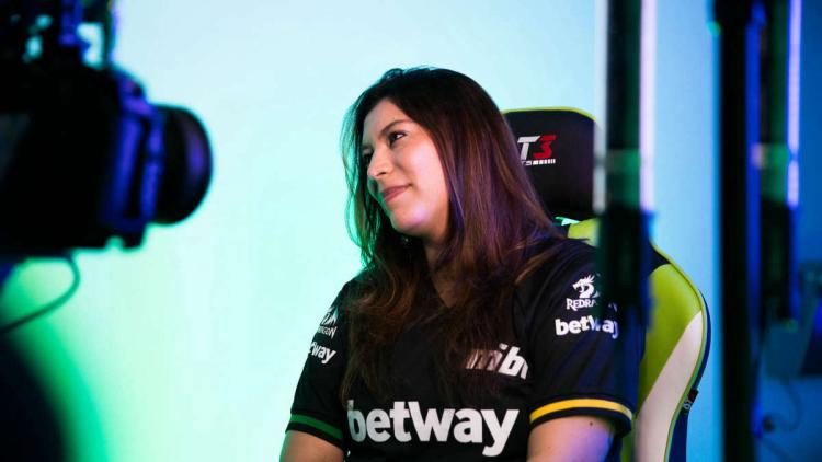 fly left MIBR Female