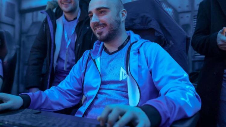 KuroKy played 121 heroes in official matches. Soon his mark will reach 122