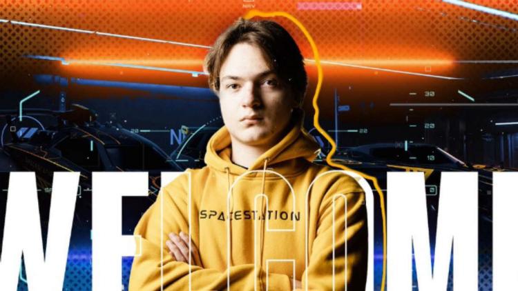 Spacestation Gaming signs LJ