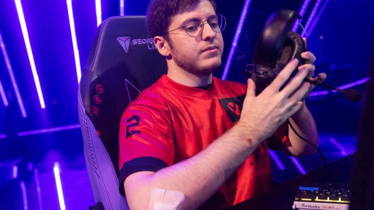 zombs retires from the professional scene but stays with the Sentinels