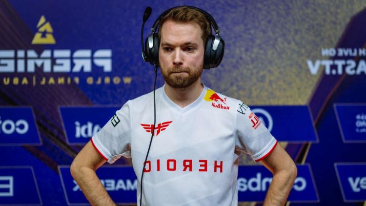 Xizt extends contract with Heroic for two years