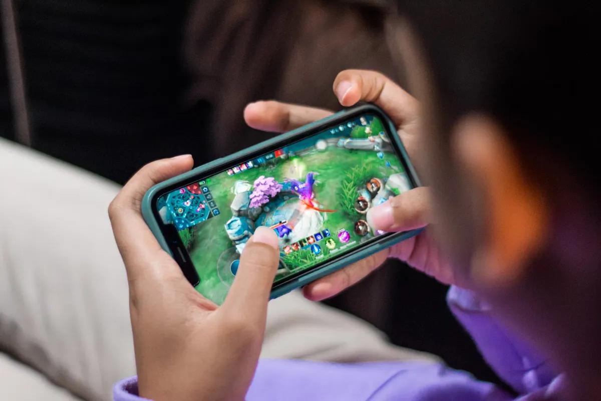 How to make money from mobile games? The 7 best models for making money