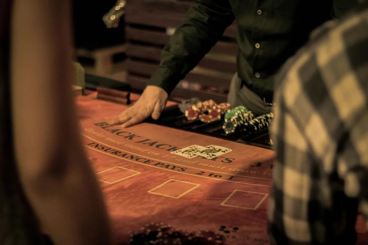 A Bettor’s Deep Dive: Understanding the Odds in Canadian Online Blackjack