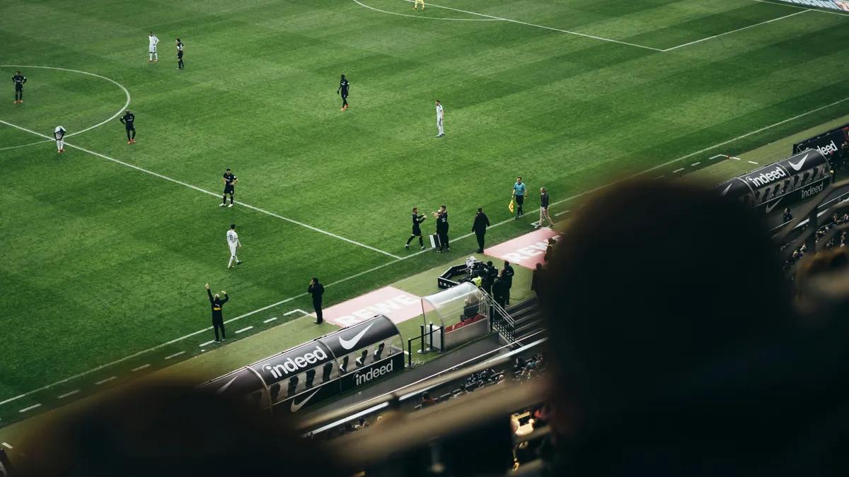 Bet on football throughout the season at Rabona bet and similar sites: month-by-month guide
