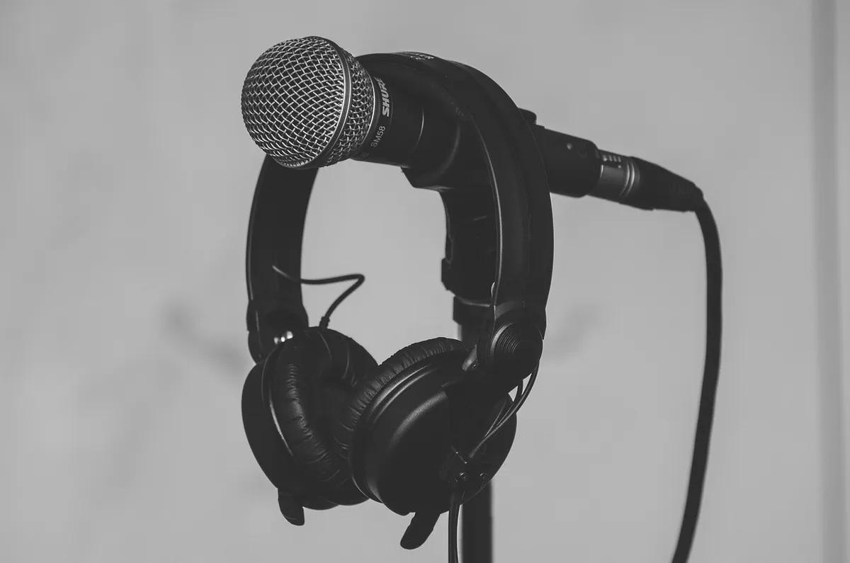 Choosing the Right Microphone for CS2: Headset vs. USB Mic