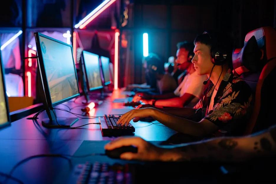 Inside the Meta: How Minor Modifications Affect the Esports Arena