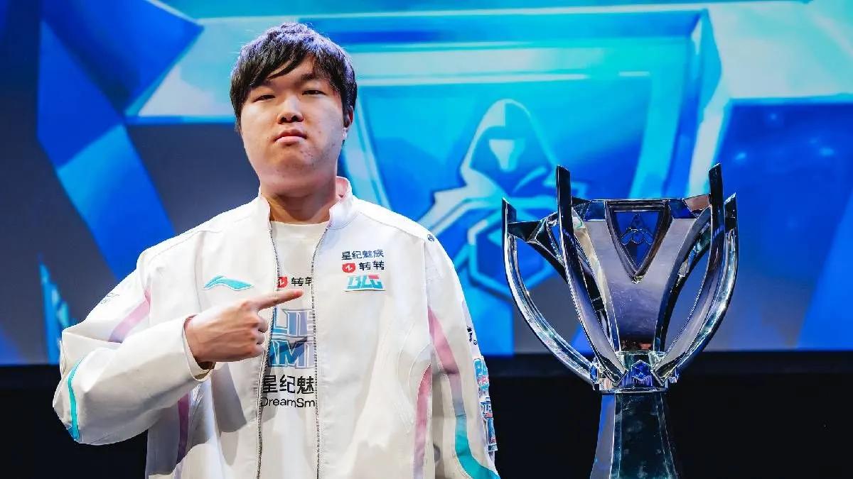 BLG Star Bin Fined Over $22,000 for Refusing to High-Five Fans at LPL Event