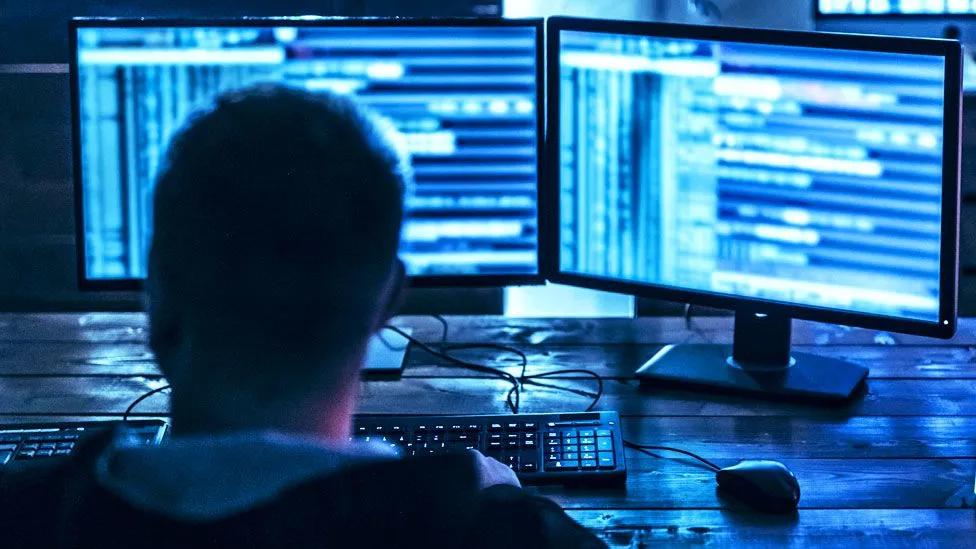 A hacker just told a Bitcoin sidechain to fix its own bug before he'll give the money back