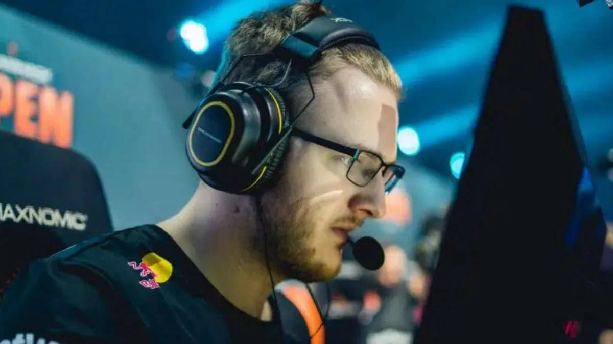 fnatic moved smooya to the bench