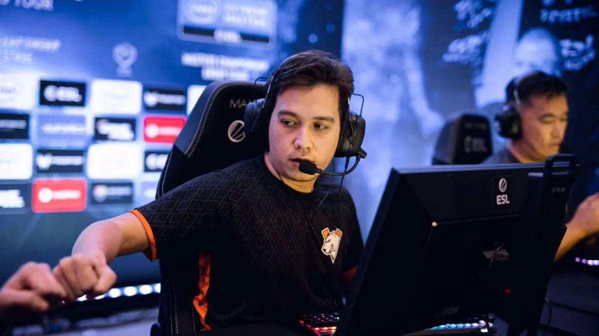 Virtus.pro does not intend to give away its players for free