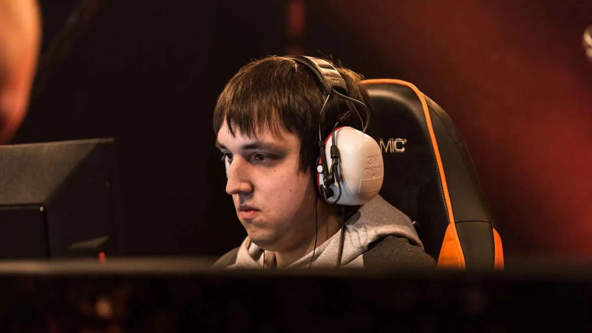 Xron left Natus Vincere's Apex Legends roster