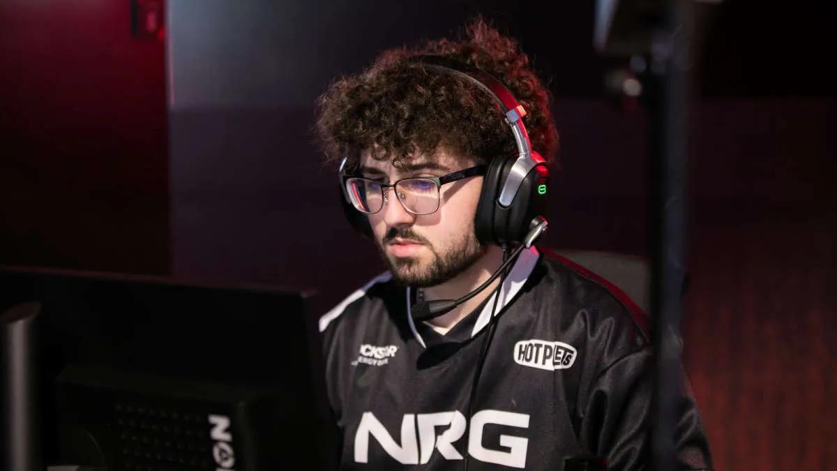 rocker announced his retirement and left Apex Legends