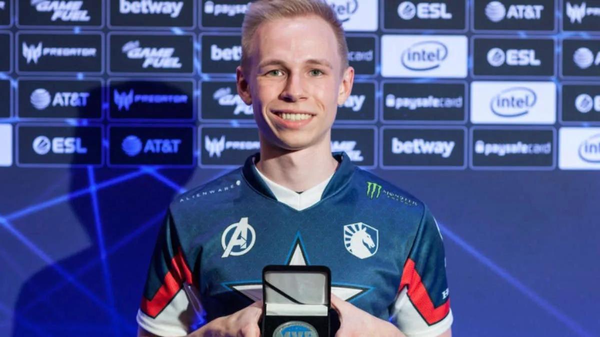 Shocking Revelation: EliGE Shows No Interest in Complexity!