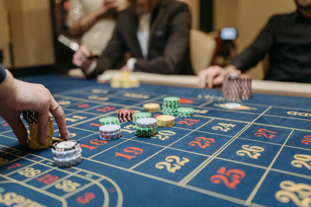 Data-Driven Play: Lessons from eSports Analytics for Next-Gen Casino Odds