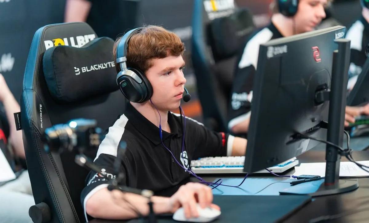 Danyyl “headtr1ck” Valitov leaves B8 — player put on the transfer list