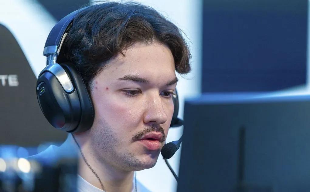 Valve Faces Backlash Over New CS Major Sticker