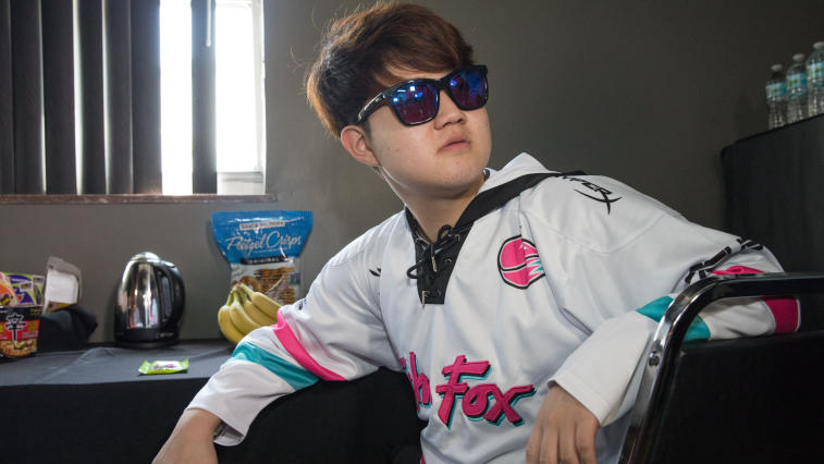 Huni ended his professional career due to injury. Photo 1